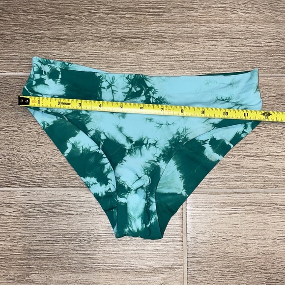 Frankies Bikinis x FP - green tie dye -  SM & XS - Picture 9 of 10